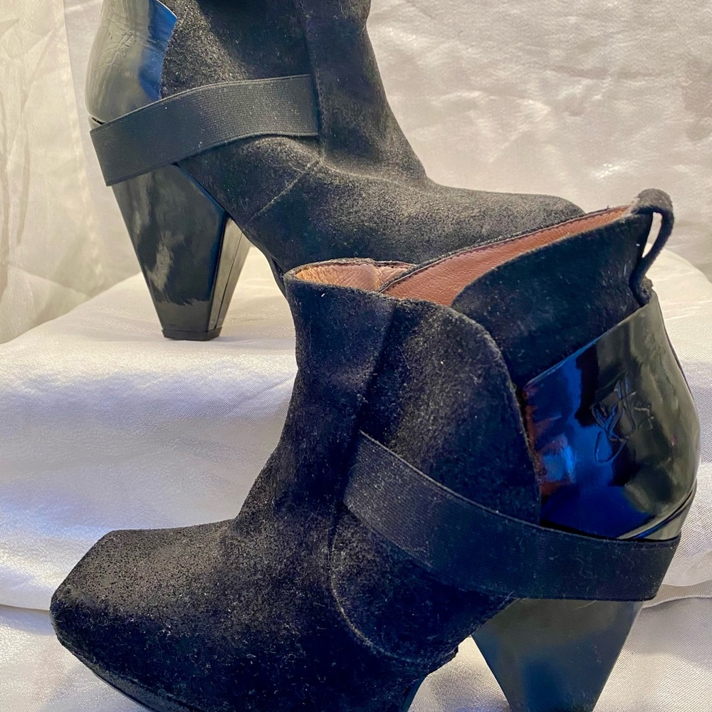 JOHN FLUEVOG Women’s Black Suede Ankle Boots